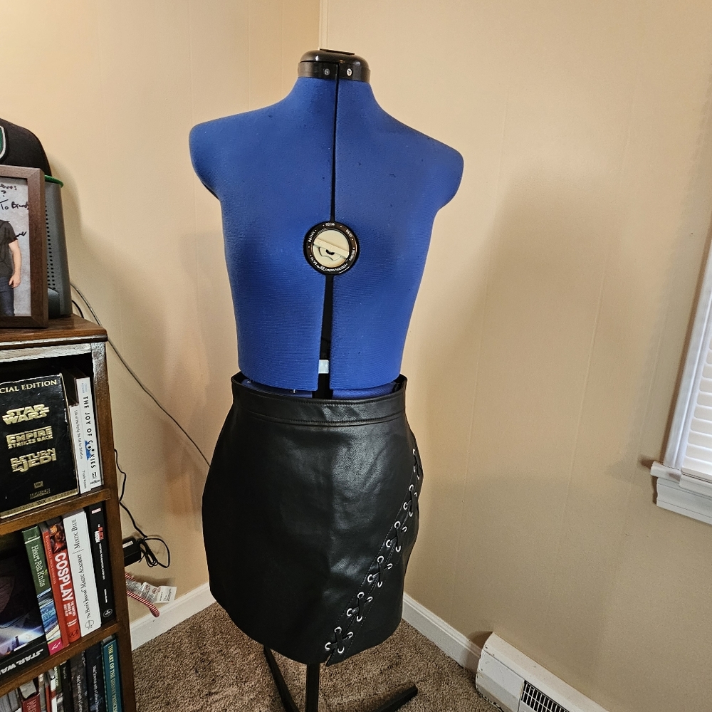 [BLANKNYC] Anthropologie Faux Leather Riveted Black Skirt
